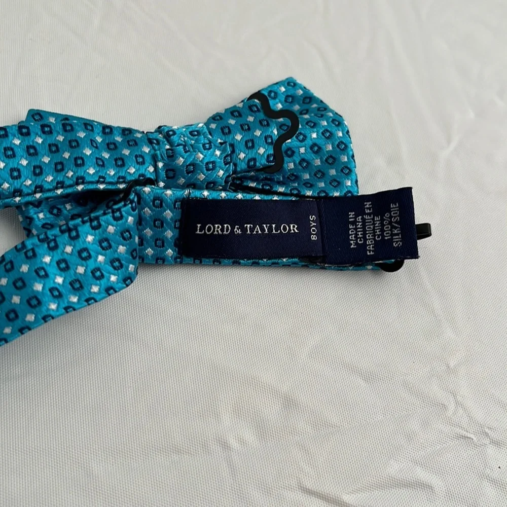 Lord and Taylor teal navy silver pattern adjustable silk bow tie